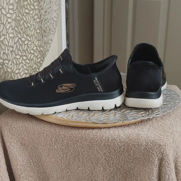 Skechers Womsn Black Athletic Shoes - Picture 7 of 8